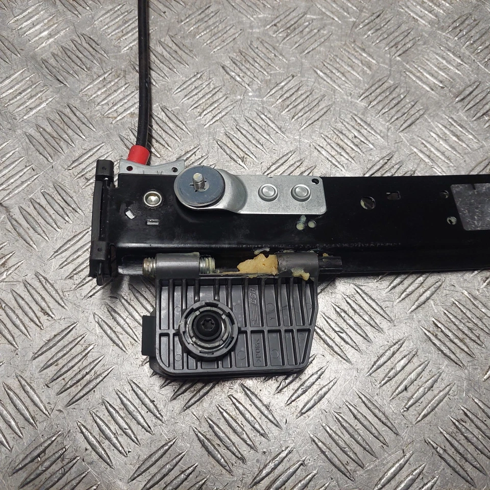 Mitsubishi Colt CZC2 MK6 2008 N/S front window regulator passenger left side - Image 2 of 4