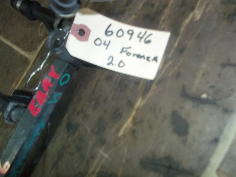 Conjunto de riel de inyección de combustible Forenza Reno Optra 2004-2008 con 4 inyectores OEM Foto 3 de 4