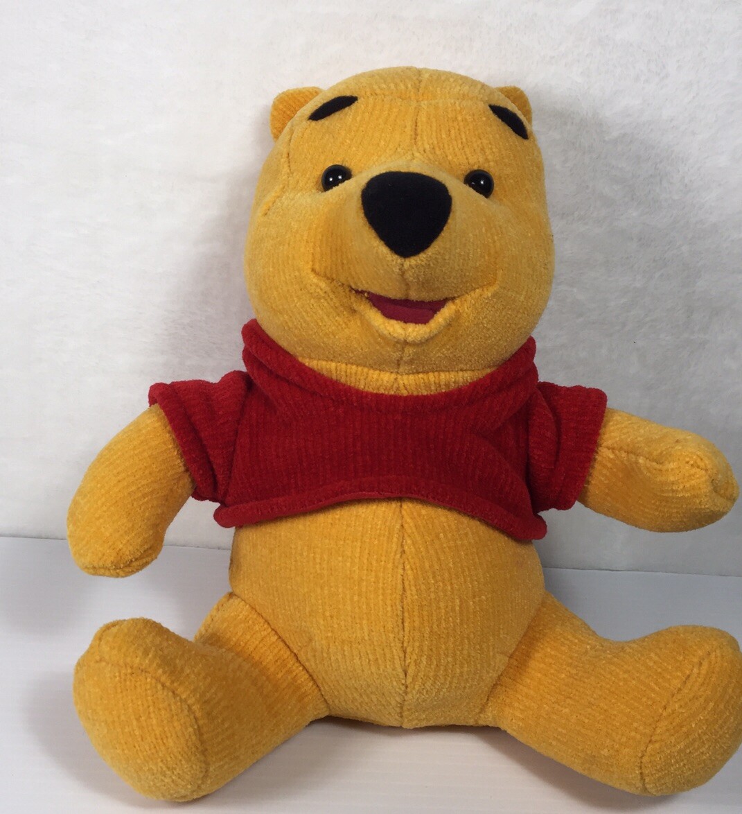 Disney Winnie the Pooh ~ Mattel 1999 “Love to Hug