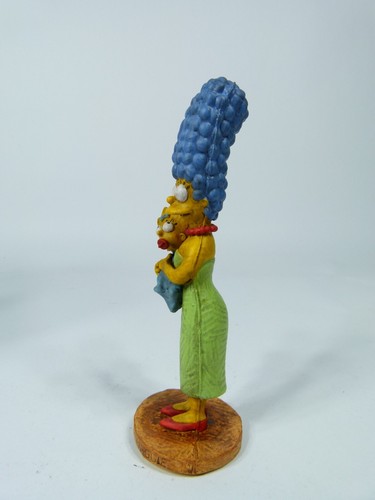 Dark Horse Deluxe The Simpsons Marge Simpson Yoe! Studio Statue w/ Pin #385/550 - Picture 5 of 11