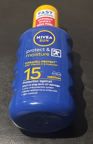 Nivea Sun protector moisture SPF 15 sun spray 200 mL UVA UVB water resistant ￼
