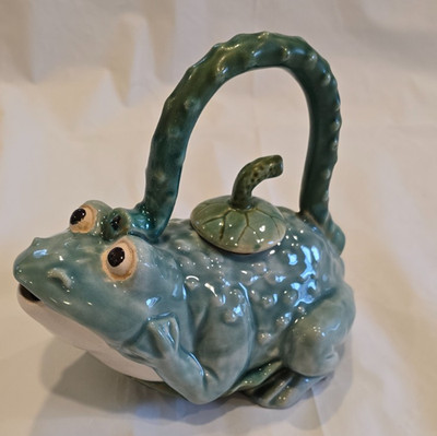 Majolica styled vibtage Frog Glazed Ceramic Collectible Teapot