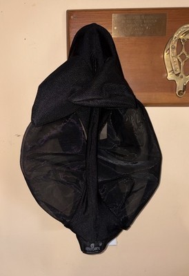Kentucky horse wear slim fit Fly Mask for Horses, in Black. Size Cob