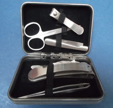 Set manicure in scatola Invotis contemporaneo acciaio inox 7,8 cm x 10,5 cm