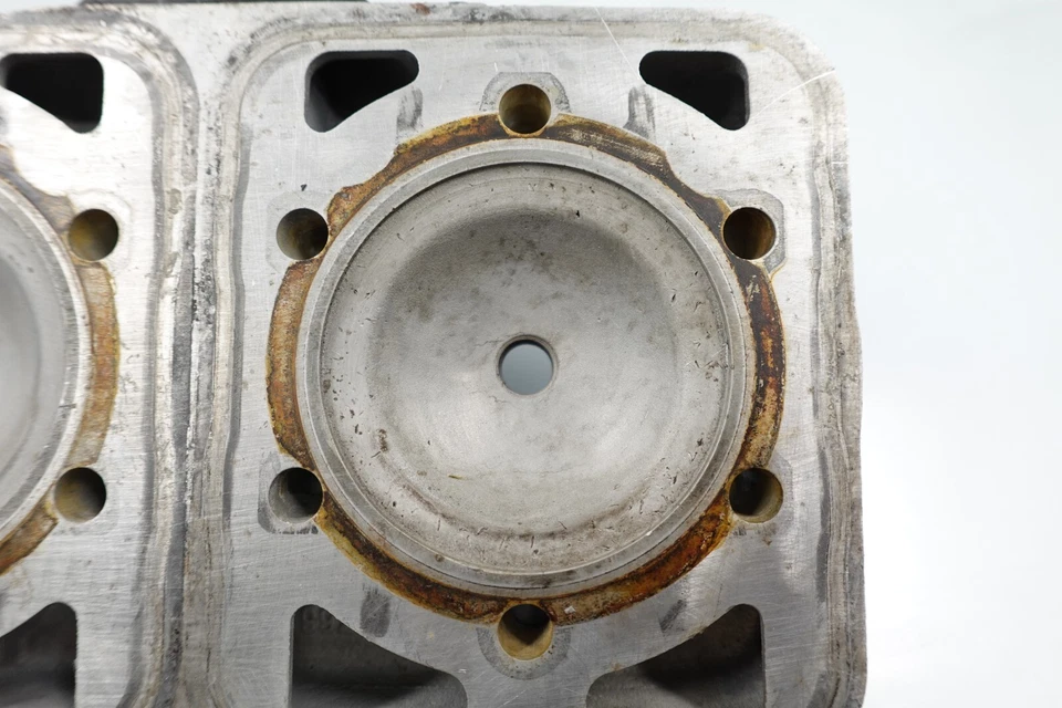 1991 Ski-Doo Formula Mach 1 617 cabeça de cilindro fabricante de equipamento original 420823995 - Imagem 4 de 4