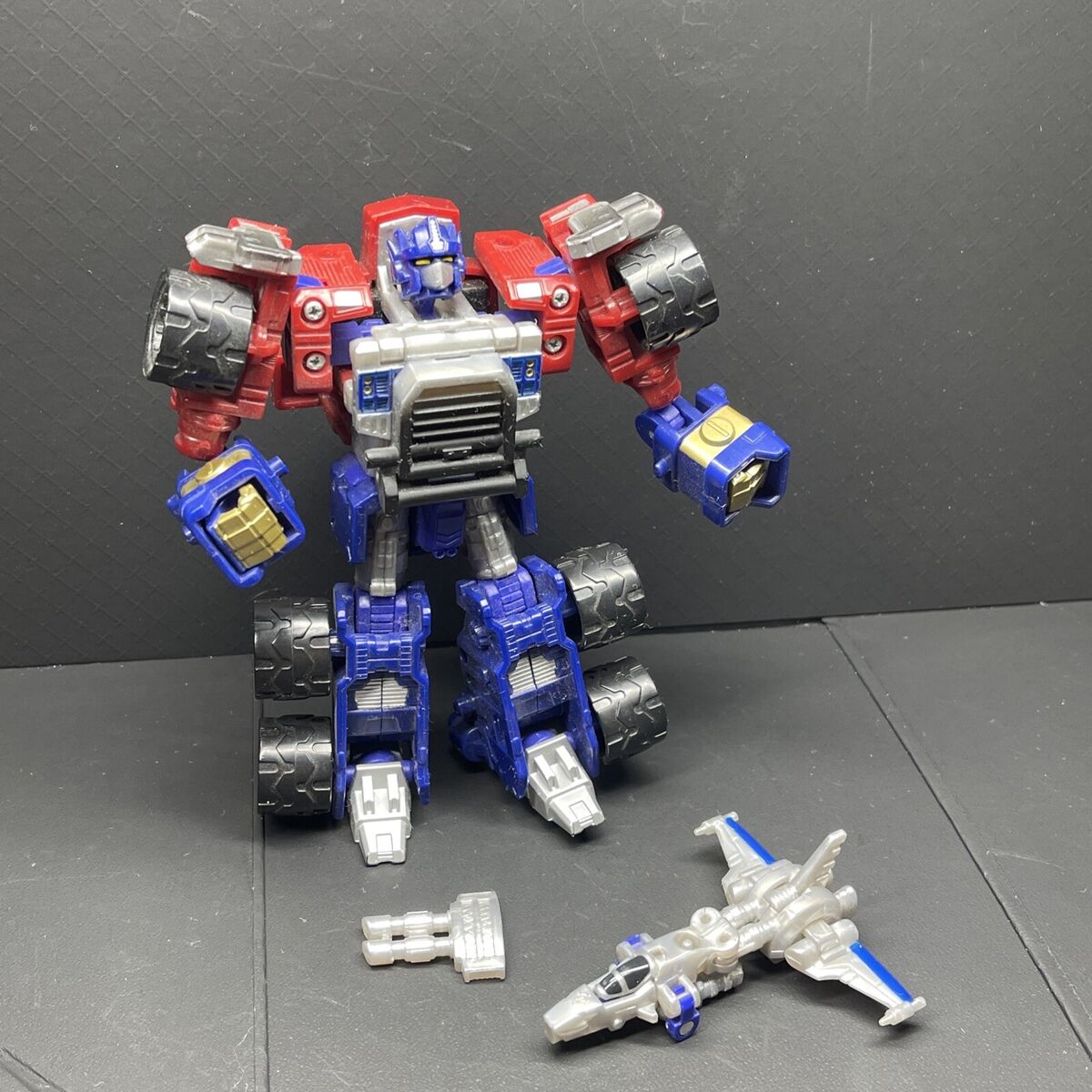 Transformers Armada 2002 Deluxe Class Optimus Prime w/ Over Transformers Armada 2002 Deluxe Class Optimus Prime w/ Over