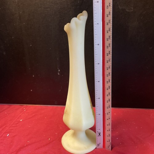 Fenton Custard Satin Glass Bud Vase, Hand-Painted Pink Floral, Signed 7 1/2" - Picture 5 of 6