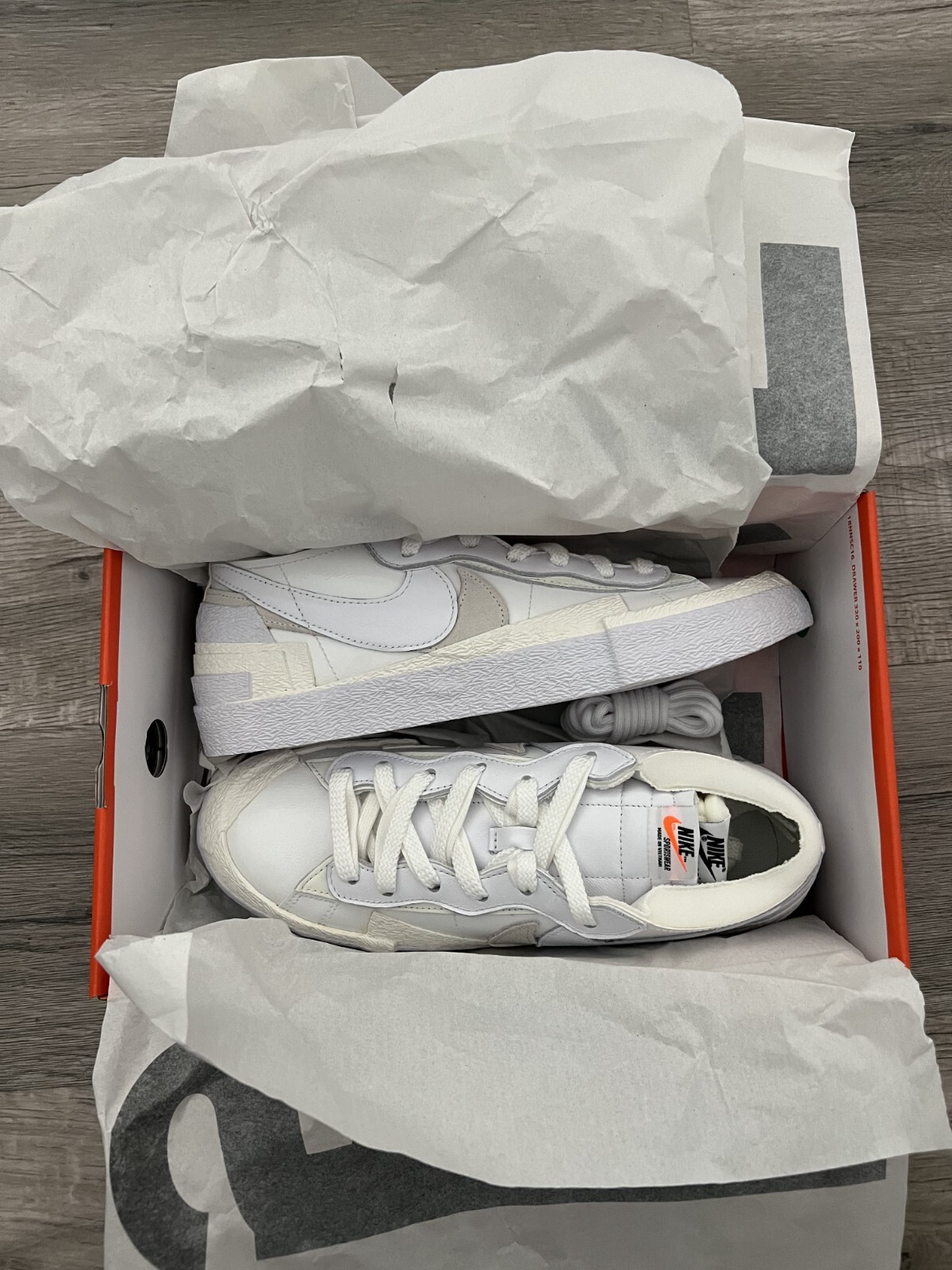 SACAI X NIKE NIKE Sacai x Blazer basso 'White Patent' DM6443 100 *DIVERSE TAGLIE*