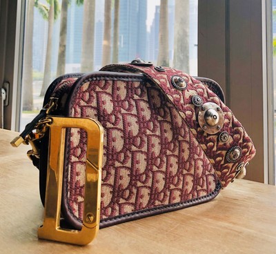 diorquake pouch