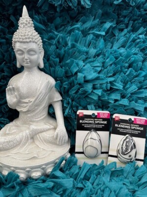 (2) Walgreens Blending Sponge Charcoal Infused Easy To Clean FAST SHIPPING 