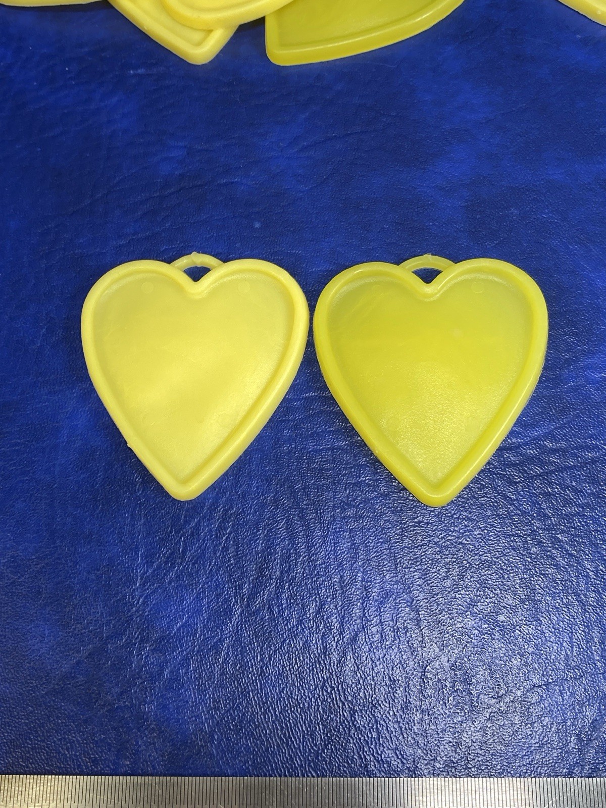 Lot of 16 Vtg Yellow Plastic Heart Shape Balloon Weights by Premium Balloon