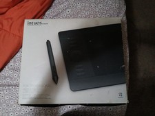 Wacom Intuos5 Touch Tablet Penna Piccola PTH450 Nero con Multi Touch 