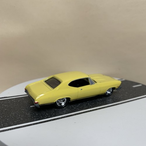 Johnny Lightning Muscle Cars USA 1968 Chevy Chevelle gelb/schwarz gestreift 1:64 NM - Bild 2 von 15
