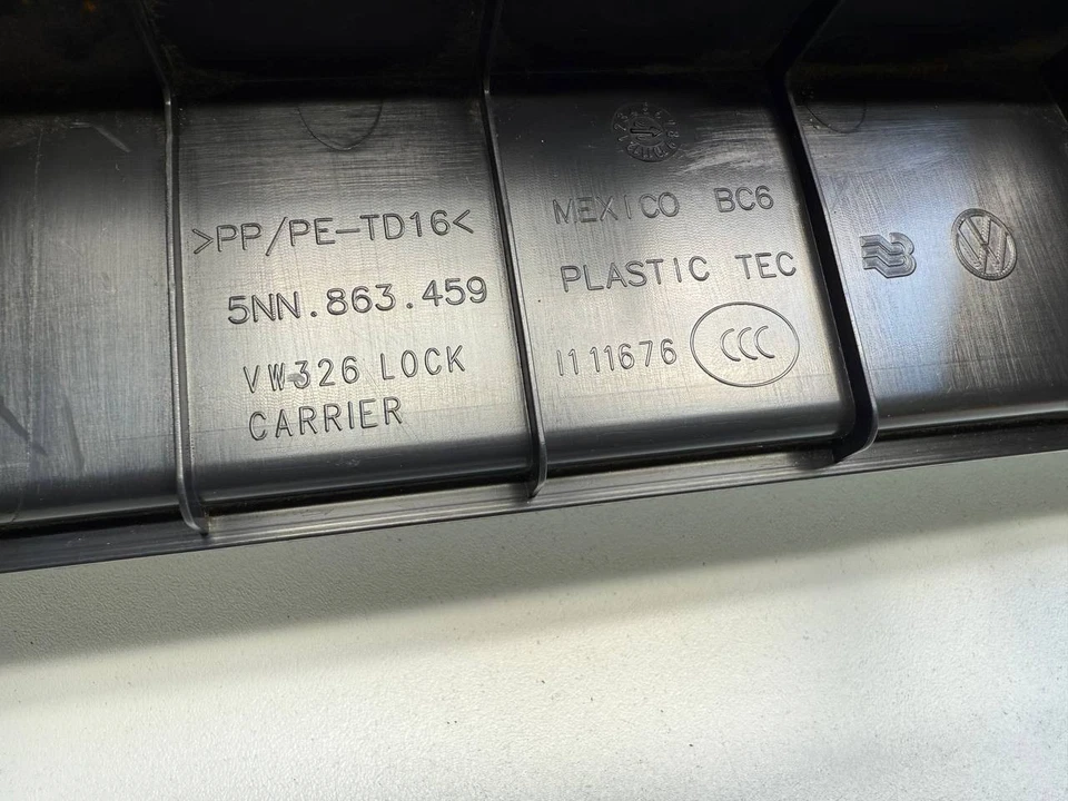 VOLKSWAGEN TIGUAN 2018-2024 MALETERO PESTILLO BLOQUEO UMBRAL PLACA RASGUÑO MOLDURA CUBIERTA OEM Foto 4 de 4