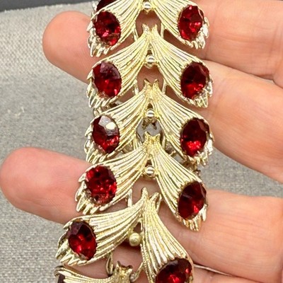 Vintage Coro Pegasus Bracelet Gold Tone Cornucopia Leaves Red Rhinestones Size 6