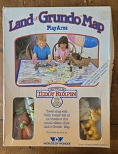 WORLDS OF WONDER TEDDY RUXPIN LAND OF GRUNDO MAP 1985 w/ BOX and Both Figures
