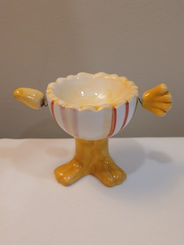 Coupe oeuf de clown avec bras et mains élastiques - Photo 1/6