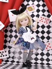 Ruby Red Fashion Friends Puppe Alice im Wunde...