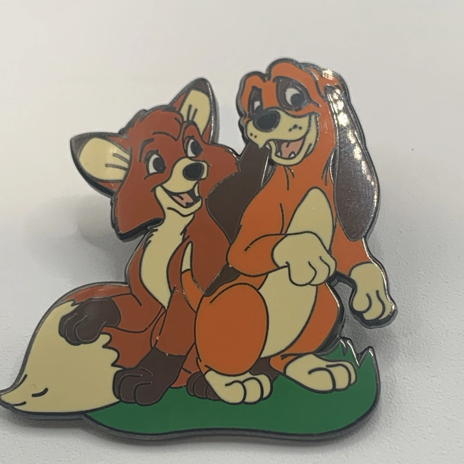 Disney Movie Club Exclusive Pin - The Fox and the Hound Tod and Copper