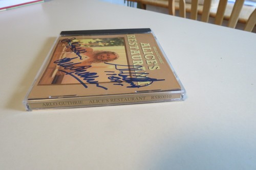 Arlo Guthrie.  1996 CD.  Alice's Restaurant. SIGNED by Arlo, Sarah Lee Guthrie+ - Bild 4 von 6
