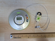 Sony CD/MP3 Player D-NE320, RM-MC27