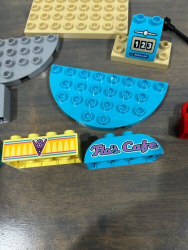 Lego Duplo Pixar Cars Flo's Cafe Replacement Parts Incomplete - Picture 2 of 4
