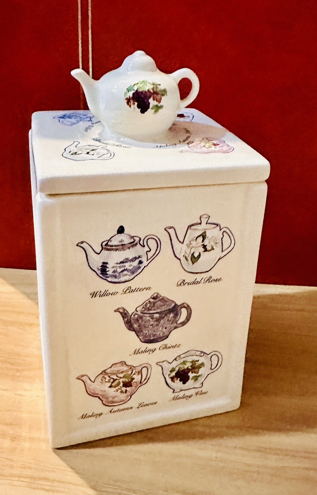 Ceramic TEA CADDY Ringtons Wade Ceramics The Heritage Collection teapot