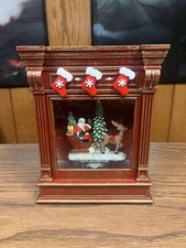 CHRISTMAS SNOW GLOBE FIREPLACE LIGHT UP MANTEL LED SANTA CLAUS  REINDEER -READ