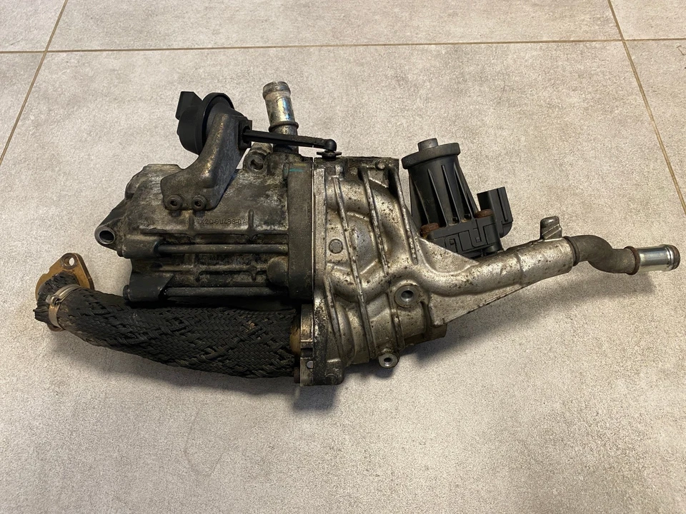 GENUINE Land Rover Range Rover Sport EGR VALVE WITH RADIATOR LR018753 - Image 2 of 4