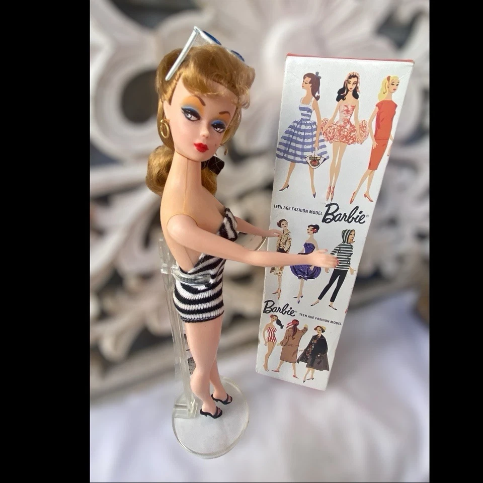 Muñeca Barbie cola de caballo 1993 reproducción #1 con caja abierta y accesorios Foto 3 de 4