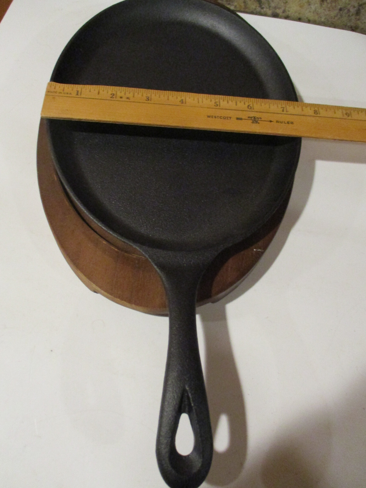 Oval Cast Iron Fajita Pan with Wooden Plate Trivet Skillet Sizzler Set