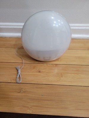 Philips Smart Sleep Wake-Up Light Sunrise Sunset Simulation HF3520 Radio Alarm. 