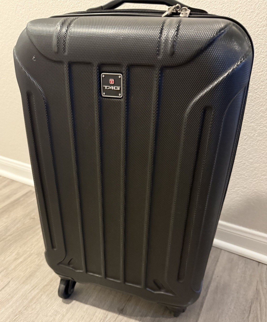Tag Brand Hard Case 20&rdquo; Blue Spinner Expandable Suitcase