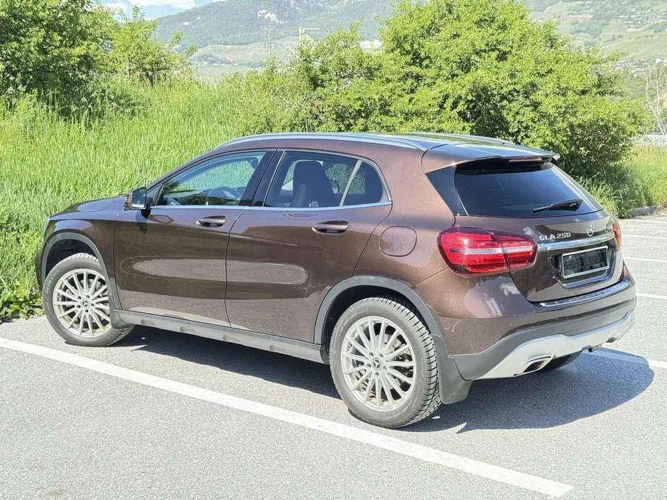 Der Winter kommt: Zu verkaufen Mercedes Benz GLA 250 / 4 MATIC - Bild 2 von 4