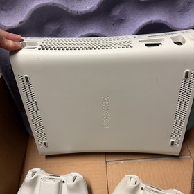 Microsoft Xbox 360 White 60GB HDD With 2 Controllers And Power Cord