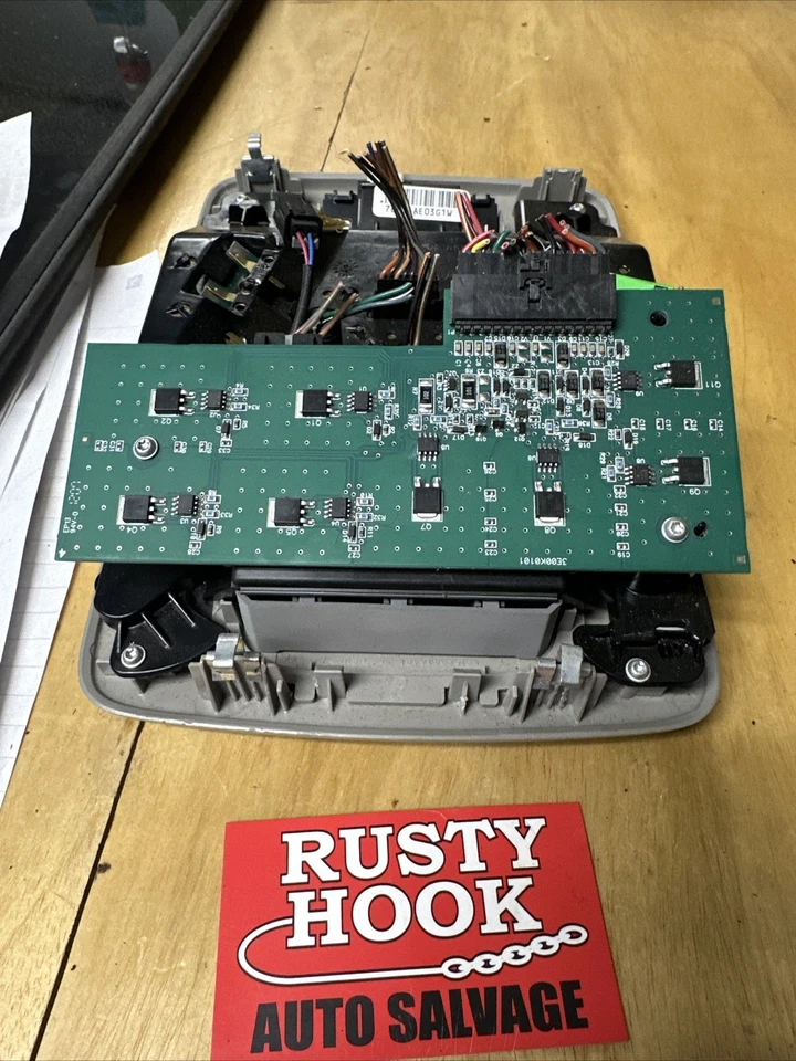 Cadillac DTS 2008 lámpara de consola superior techo corredizo tostado Foto 3 de 4