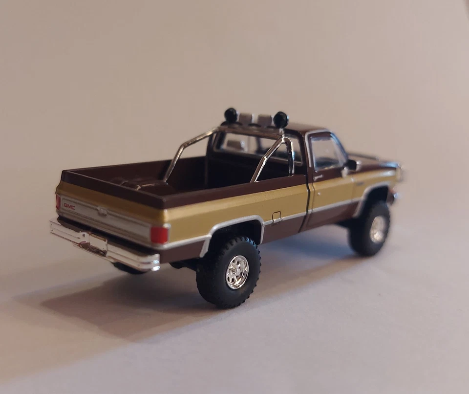 Brekina 19653 Chevy C20 GMC Sierra Grande Off-Road "Ein Colt für.. " BJ 1981 OVP - Bild 4 von 4