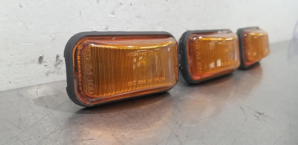 09 HUMMER H2 CAB LAMP SET OF 3 FRONT CENTER SET - Image 3 of 4