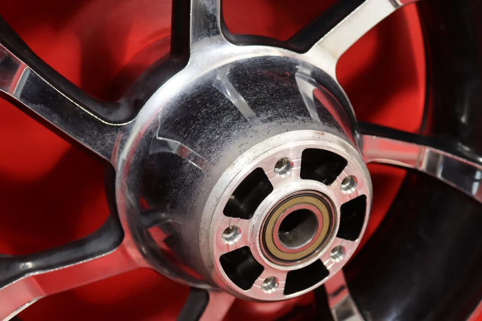 2010 Harley-Davidson Street 滑翔 CVO FLHXSE 18X5 AGITATOR 后轮 RIM — 第 2/4 张图片