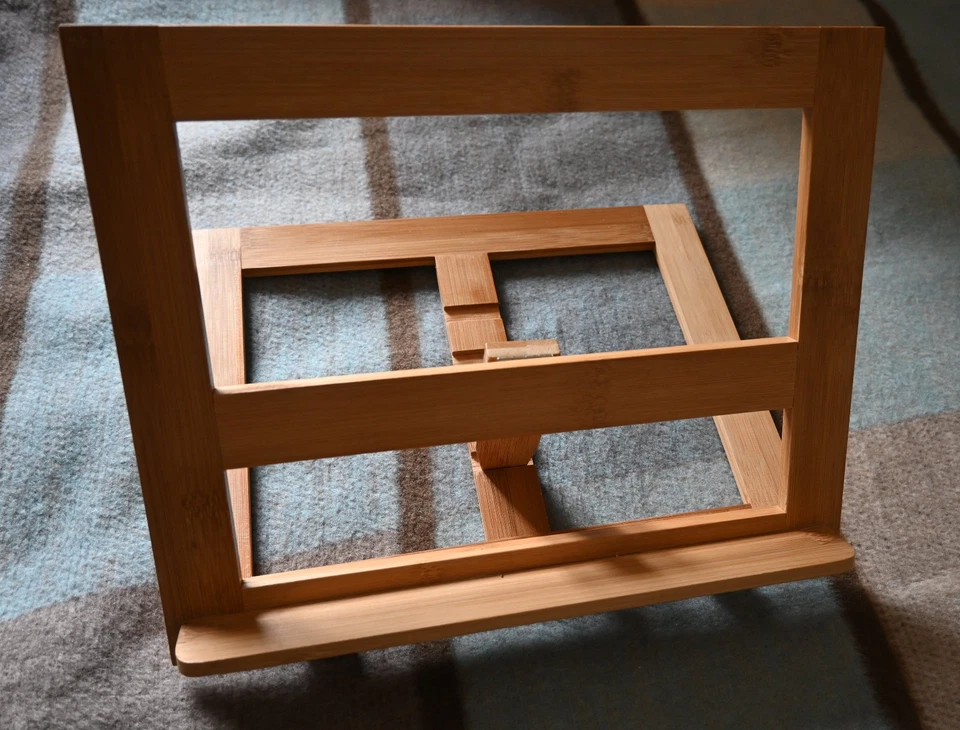 Buchständer Holz - perfekt fürs Tablet (1)