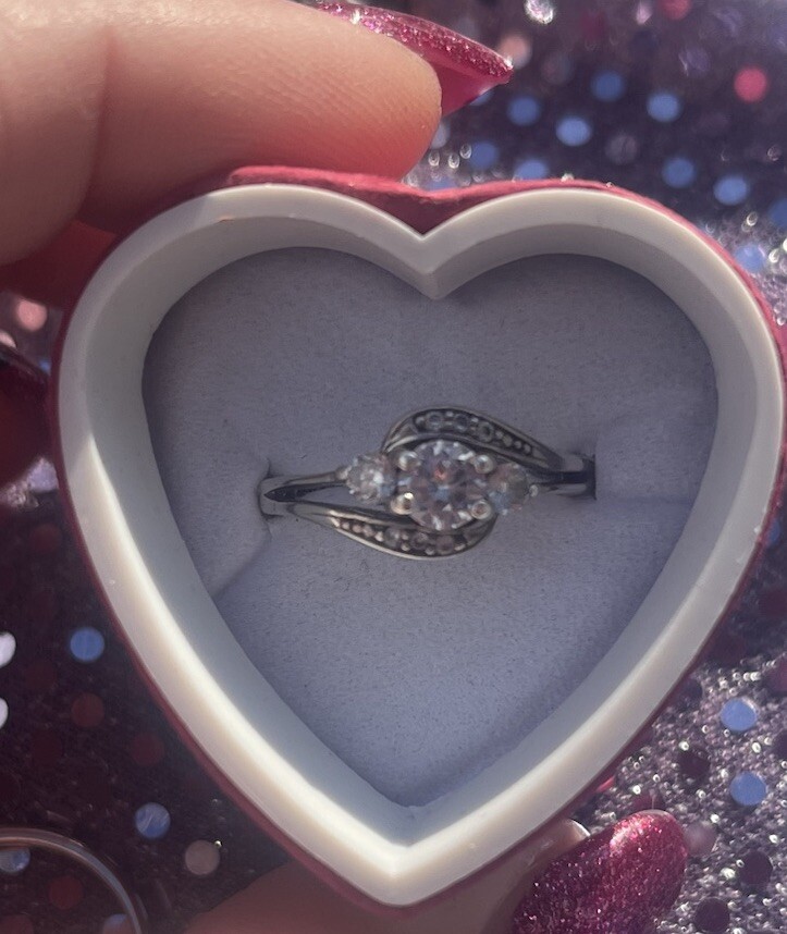 Untested Diamond Ring Stamped SUN 925 - image 1