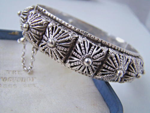 GORGEOUS VINTAGE 925 SOLID STERLING SILVER HINGED OPENWORK 3D BRACELET BANGLE 8" - Picture 4 of 7