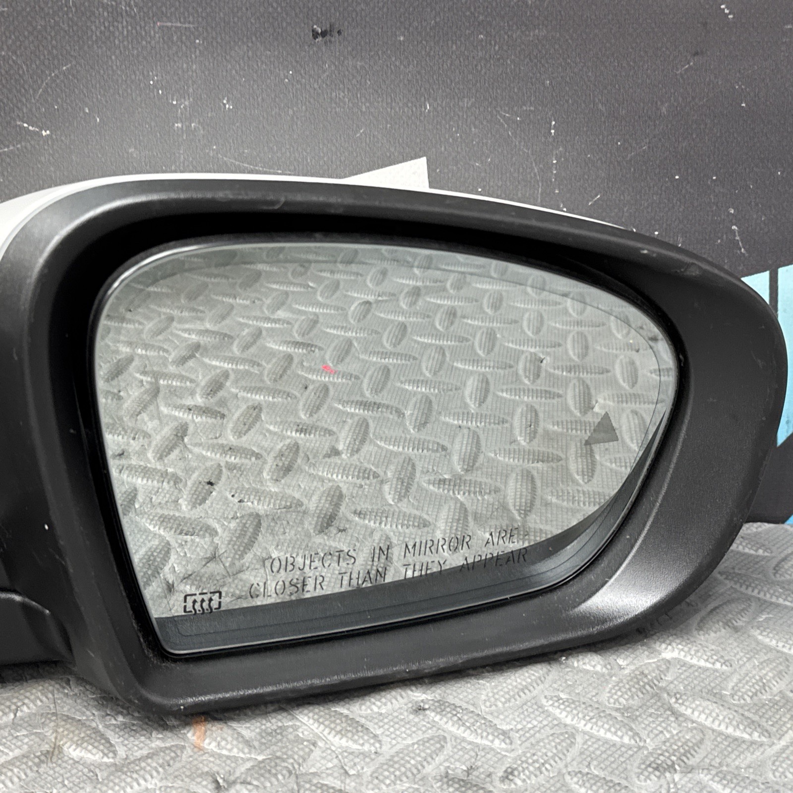 OEM 2017-20 MASERATI GHIBLI DOOR MIRROR RIGHT SIDE W/ CAMERA & BLIND SPOT WHITE
