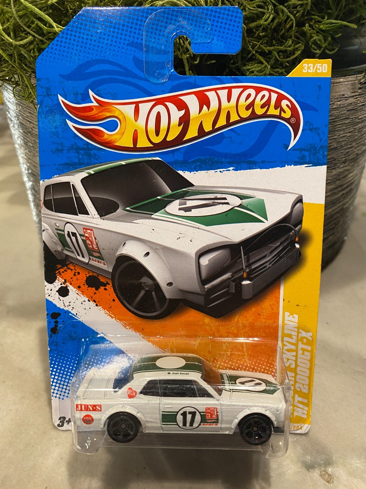 Hot Wheels 2011 New Models #33 Nissan Skyline H/T 2000GT-X White w/Protector