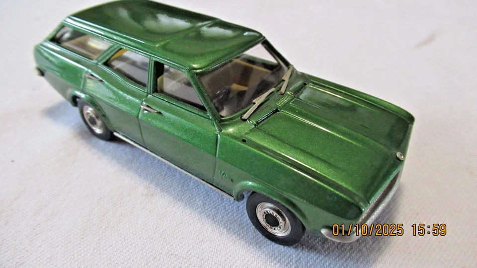 LANSDOWNE LDM 55  1968 Vauxhall Victor FD Estate Green Emerald Starmist Exc. - Image 3 of 4