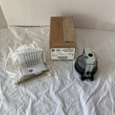 ALLEN BRADLEY 198-H1 SERIES A ROTARY OPERATING MECHANISM GMCP CIRCUIT BREAKER