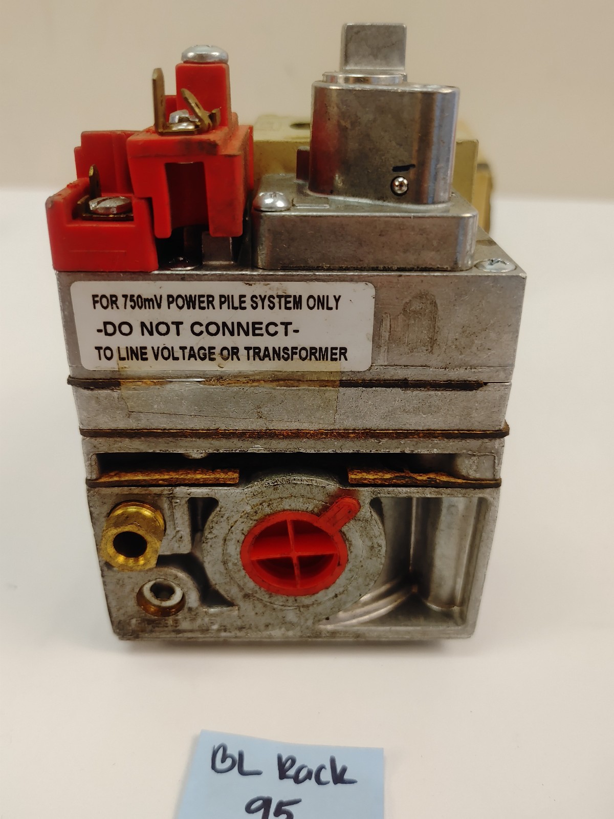 HONEYWELL VS820A2003 GAS VALVE VS820A 1/2" NATURAL GAS VALVE *Read Description*