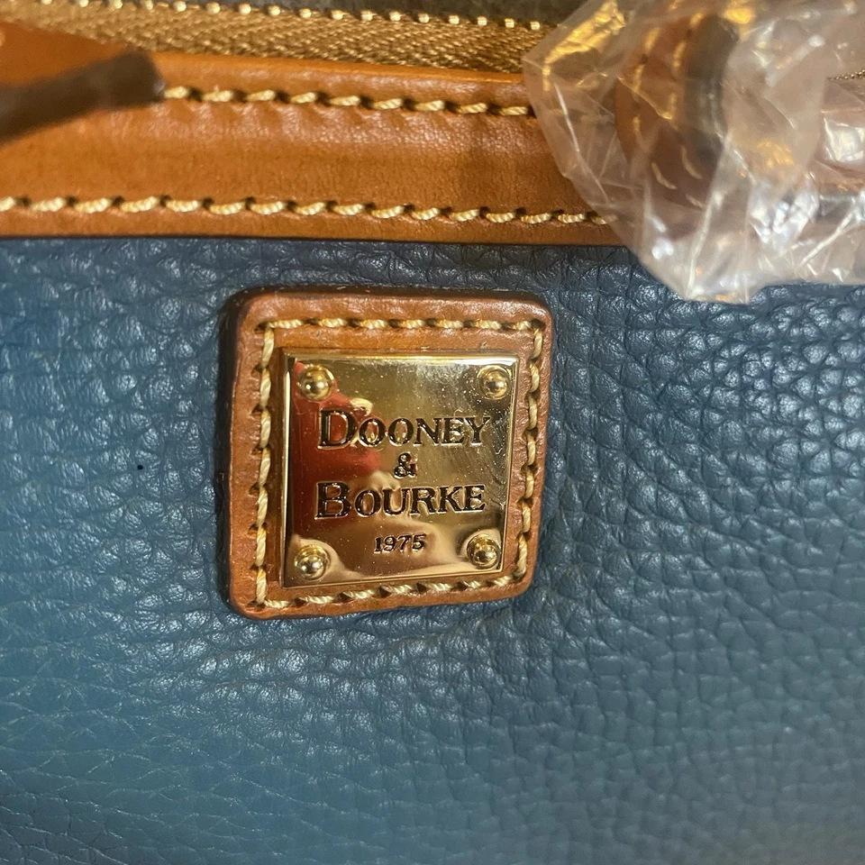 Cartera de muñeca Dooney & Bourke verde azulado grande delgada de cuero granulado Foto 4 de 4