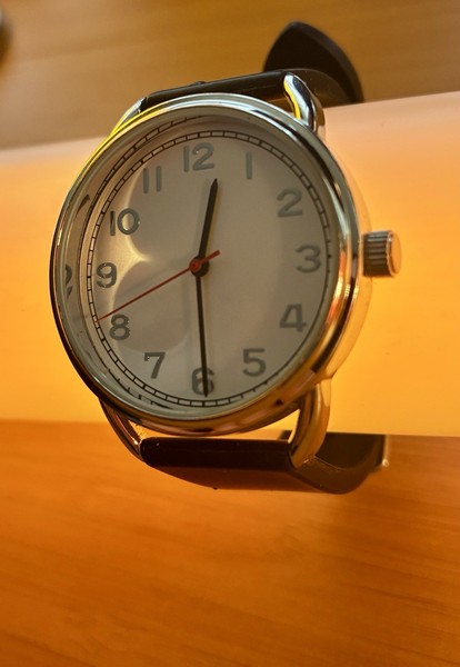 Reloj Clásico Analógico de Pulsera Esfera Blanca Números Arábigos Goma Negra, BATERÍA NUEVA 3