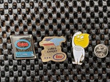 G21(03)  PIN 'S PETROLEUM GAS FUEL STATION ESSENCE CAR BANNER ESSO RARE 